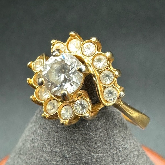 Gold Tone Cubic Zirconia Thailand Cocktail Ring in Circular Design - Picture 3 of 12